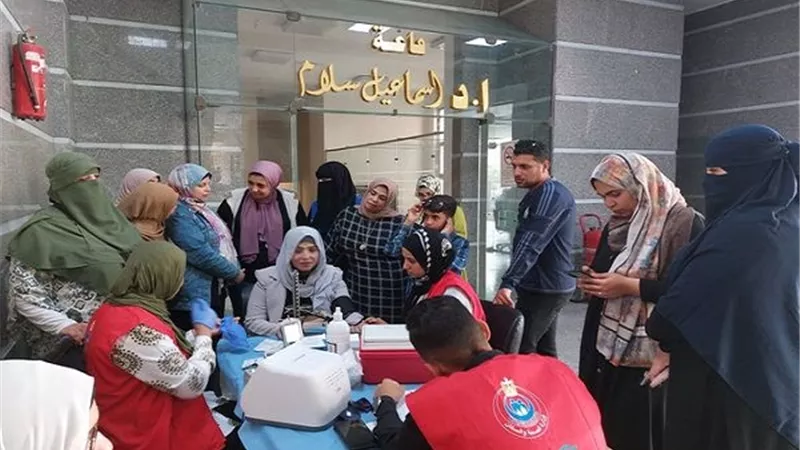 المبادرات الرئاسية تقدم خدمات متكاملة للعاملين بصحة الإسماعيلية