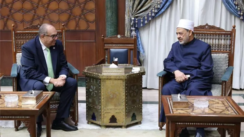 الطيب يستقبل د.محمود محيي الدين مبعوث الأمين العام للأمم المتحدة