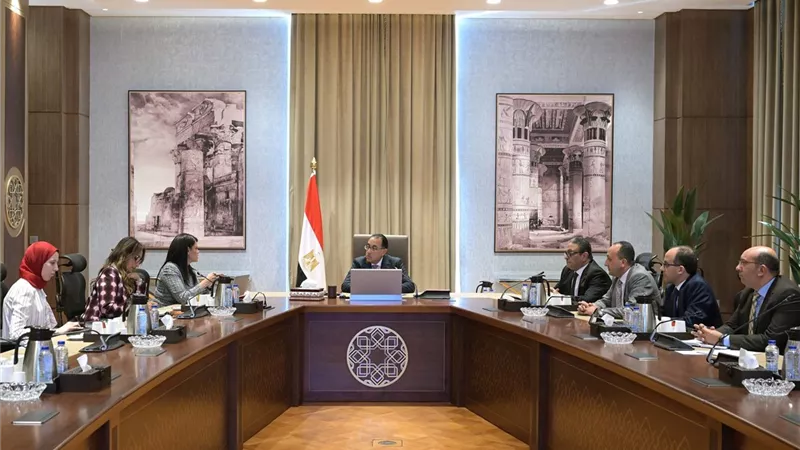 رئيس الوزراء يتابع مع وزيرة التخطيط مؤشرات الناتج المحلي الإجمالي