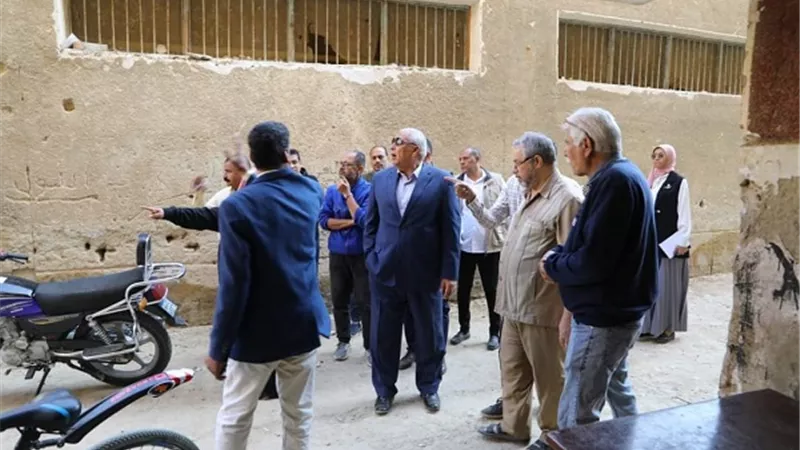 محافظ الوادي الجديد يبحث اعادة احياء عددًا من المنشآت الحكومية