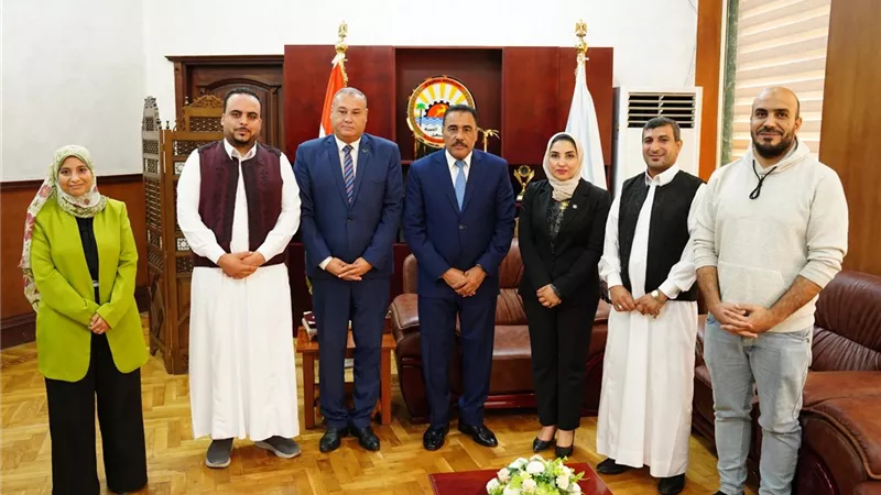 شعيب يلتقي أعضاء نموذج محاكاة مجلس الشيوخ بوزارة الشباب والرياضة