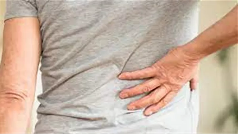 منها التوتر..عادات يومية تسبب آلام الظهر