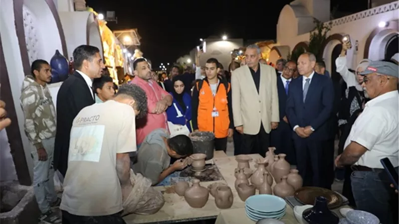 محافظ القاهرة يستقبل وفود المنتدى الحضرى العالمى بقرية الفواخير