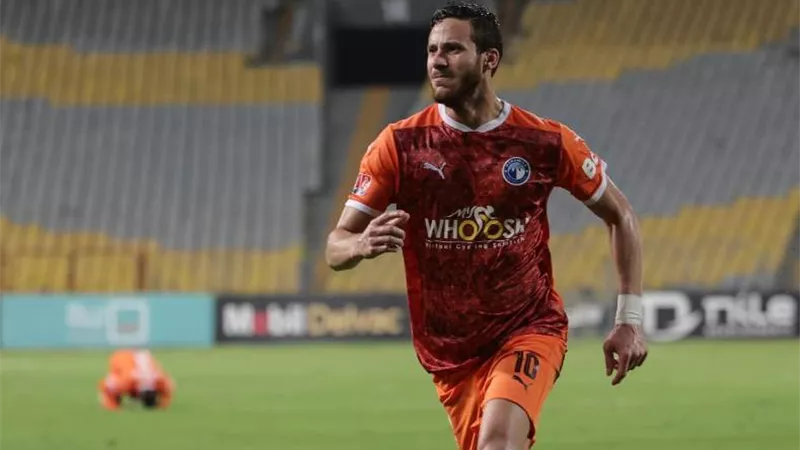 ليقطع الطريق على الزمالك.. بيراميدز يجدد عقد رمضان صبحى