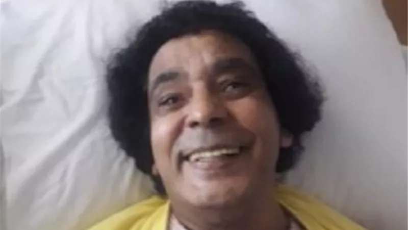 تفاصيل أزمة الكينج محمد منير الصحية