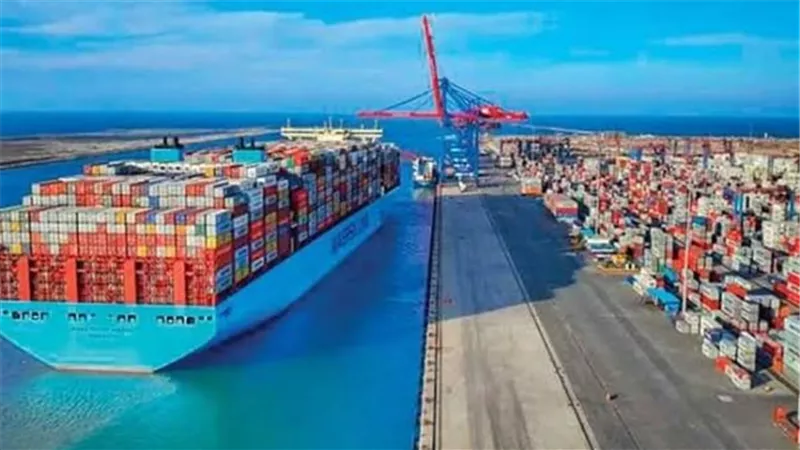 رئيس هيئة ميناء الإسكندرية يبحث مع وفد من جيبوتي التعاون في النقل