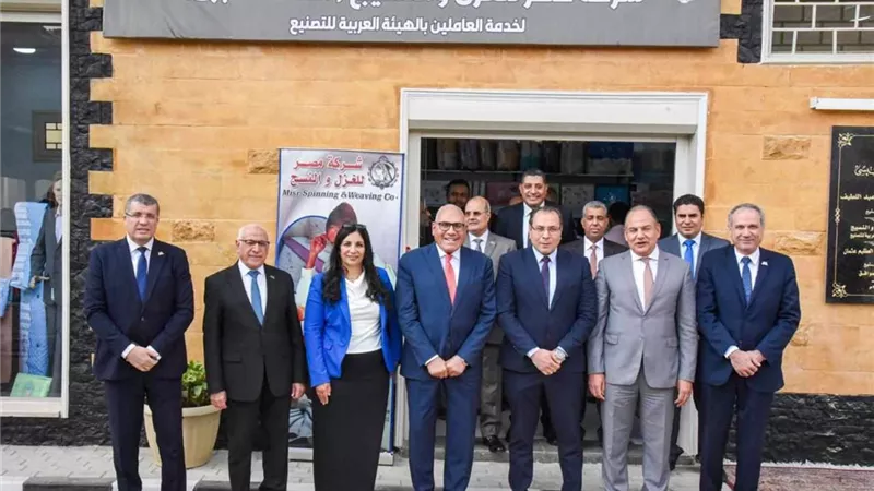 رئيس الهيئة العربية للتصنيع يفتتح معرض شركة مصر للغزل والنسيج