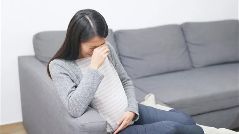 أسباب وأعراض الاكتئاب أثناء الحمل