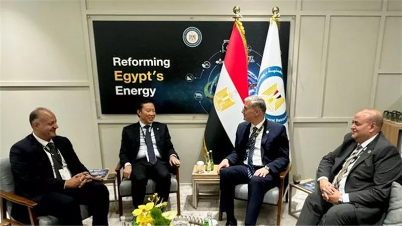 مباحثات بين 