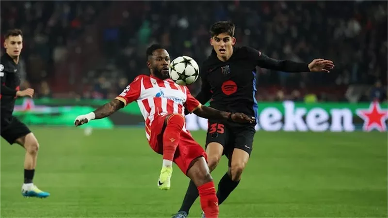 شاهد .. سيلاس يدرك التعادل للنجم الأحمر أمام برشلونة