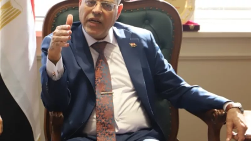 وزير العمل يحث العمالة المصرية بالأردن على الإلتزام بسياسات 