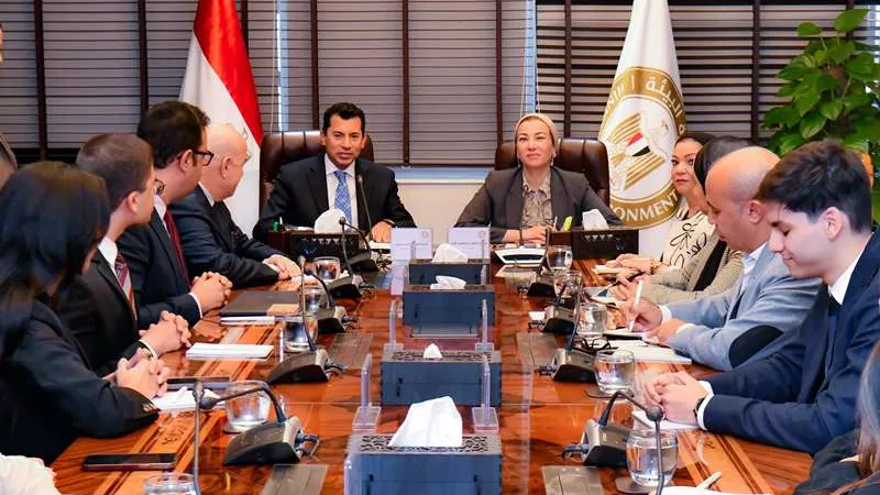 وزيرا الرياضة والبيئة يلتقيان أعضاء اللجنة الوطنية للشباب والمناخ