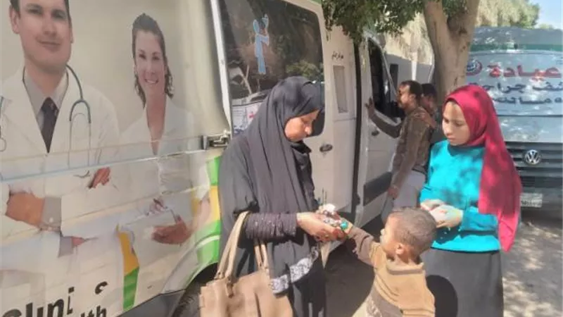 تنظيم قافلة طبية بقرية العدر بأسيوط لتقديم الخدمات الطبية