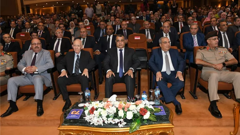 محمد صلاح الدين يشهد مراسم الإحتفال بعيد الإنتاج الحربى