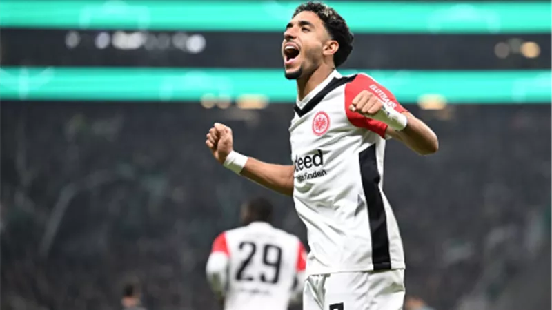 عمر مرموش يقود هجوم اينتراخت فرانكفورت ضد سلافيا