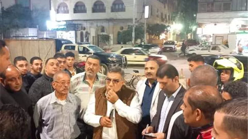 محافظ الدقهلية يفاجئ المواطنين بشوارع المنصورة ومساكن الجلاء.. ويستمع لمطالبهم