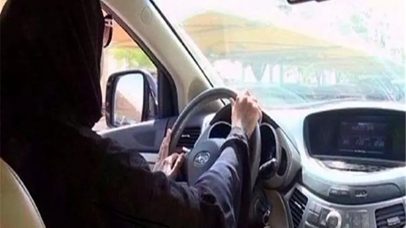 40 ألف فتاة يعملن سائقات توصيل في السعودية