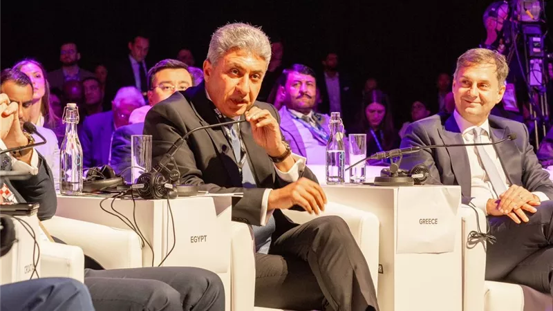 وزير السياحة يشارك كمتحدث في القمة الوزارية لبورصة لندن الدولية