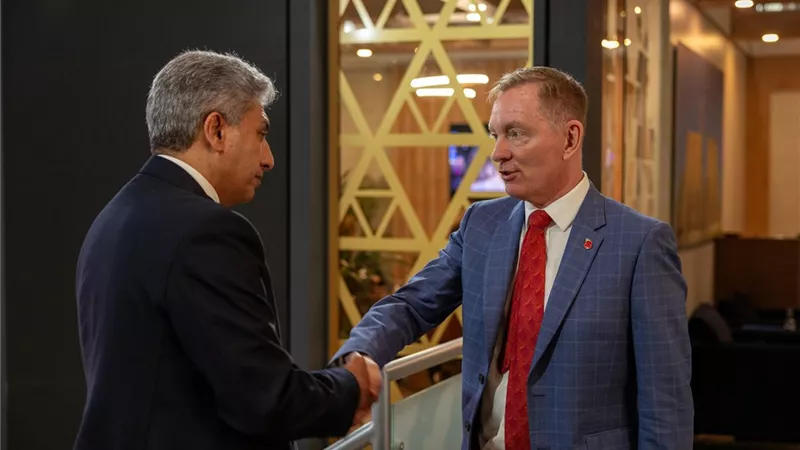 وزير السياحة يلتقي وزير الدولة للصناعات الابتكارية بالمملكة المتحدة
