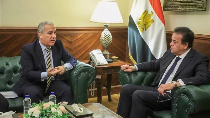وزير الصحة يبحث مع رئيس الهيئة الوطنية للصحافة أوجه التعاون