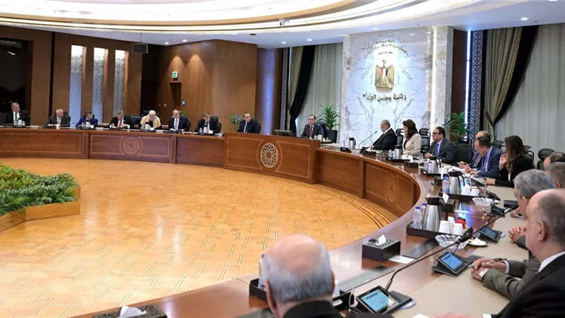 رئيس الوزراء يلتقي رؤساء اللجان النوعية بمجلس النواب