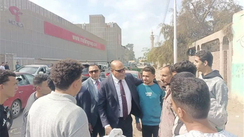 وزير العمل يحث العاملين على تقديم الخدمات بشكل لائق وكريم للمواطن