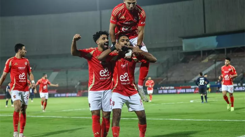 الأهلي يضرب زد بهدف فى الشوط الأول - شاهد