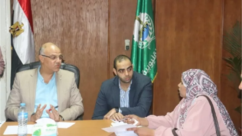 أجهزة كهربائية لتجهيز عرائس.. ابرز قرارات محافظ القليوبية خلال لقائه الاسبوعي بالمواطنين