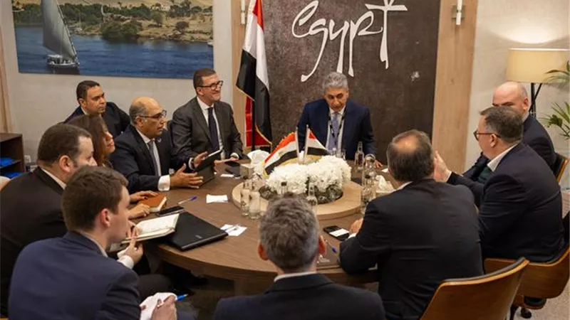 وزير السياحة يلتقي مسئولي كبرى شركات الطيران بلندن