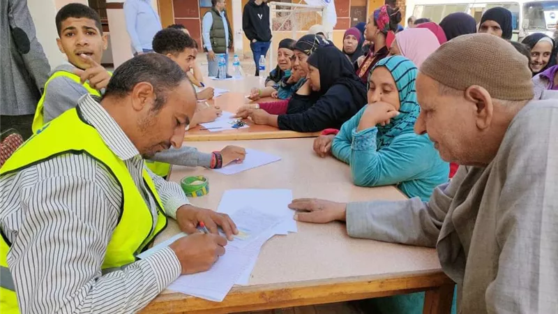 الكشف علي ٦٥٠ مواطن في قافله طبية لمستقبل وطن المنيا