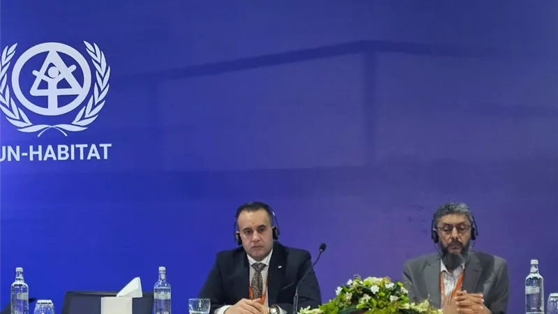 رئيس جهاز دمياط الجديدة يعرض تجربة حماية المنطقة الساحلية من إرتفاع منسوب سطح البحر