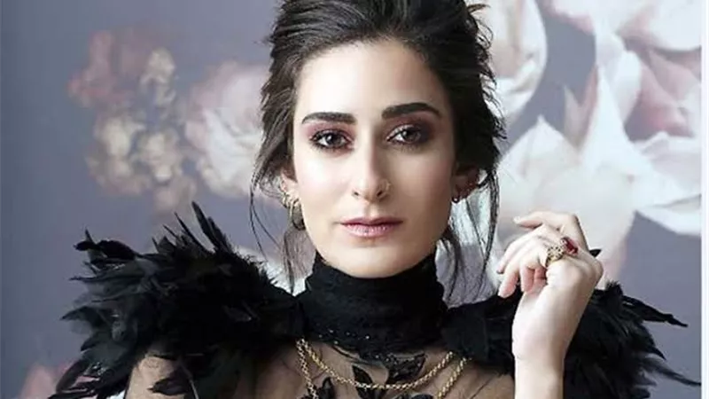أمينة خليل: 