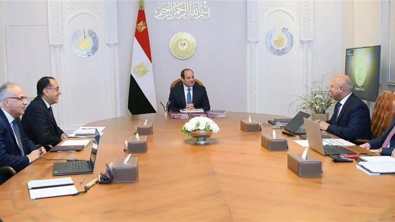 الرئيس يوجه بمواصلة وتكثيف العمل في المشروعات التنموية