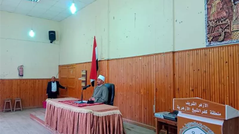 رئيس منطقة كفر الشيخ الأزهريه يجتمع بمجلس الآباء لبحث مطالبهم