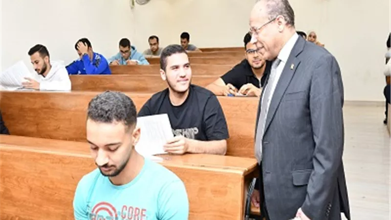 جامعة قناة السويس تتابع انتظام امتحانات الميدتيرم بجميع الكليات