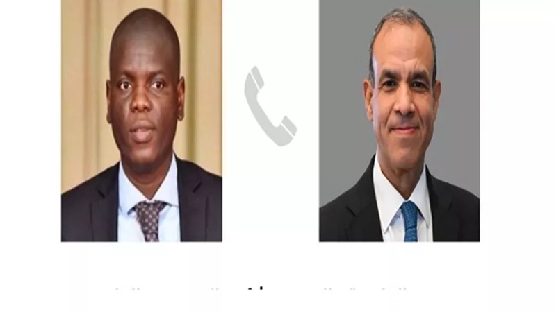 وزير الخارجية والهجرة يتلقى اتصالاً هاتفياً من نظيره الجنوب أفريقي