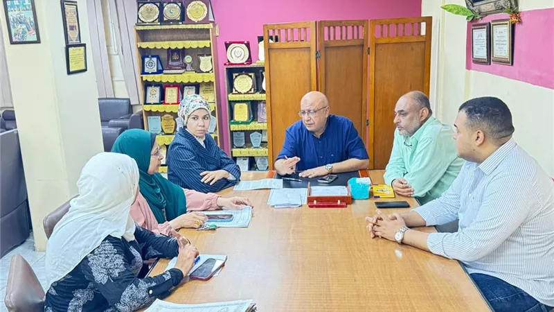 وكيل الوزارة يناقش تشغيل مكاتب الصحة علي مدار اليوم