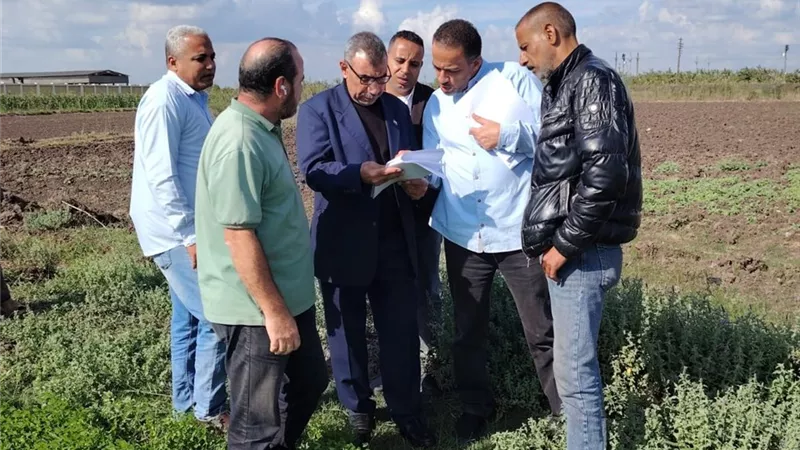 لجان حماية الأراضى بالإدارة المركزية تتابع تراخيص البناء بالبحيرة