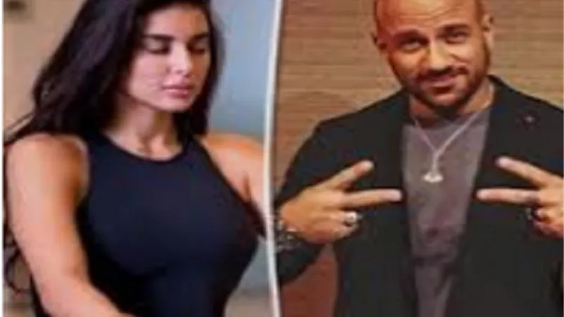 ياسمين صبرى تنعى احمد مكى فى وفاة والدته