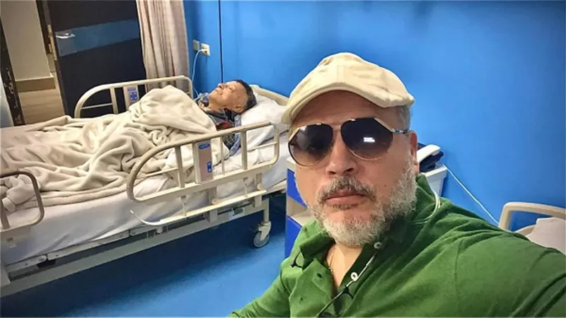 تامر عبدالمنعم يطلب من متابعيه الدعاء لوالده