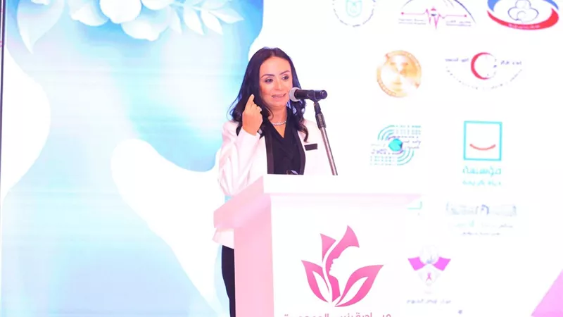 مايا مرسى تشارك في فعاليات مؤتمر يوم التضامن الوردي