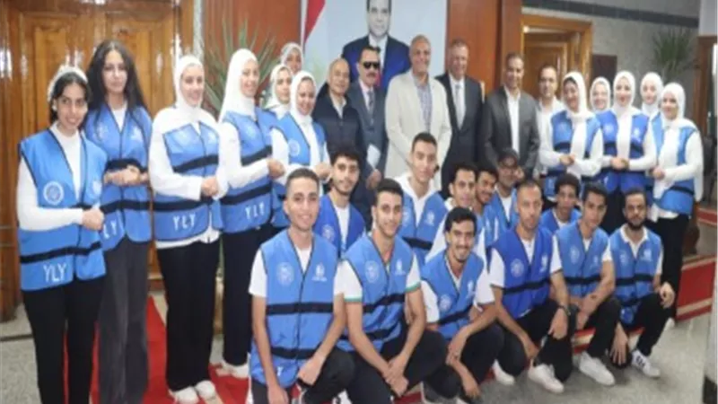 للإستفادة من آرائهم.. محافظ القليوبية يلتقي مجموعة من شباب مبادرة 