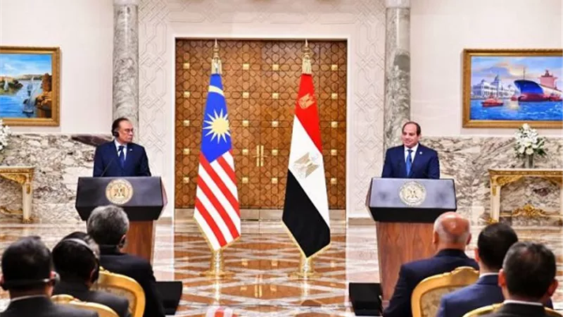 الرئيس يؤكد أهمية تطوير العلاقات مع ماليزيا إلى الشراكة الشاملة