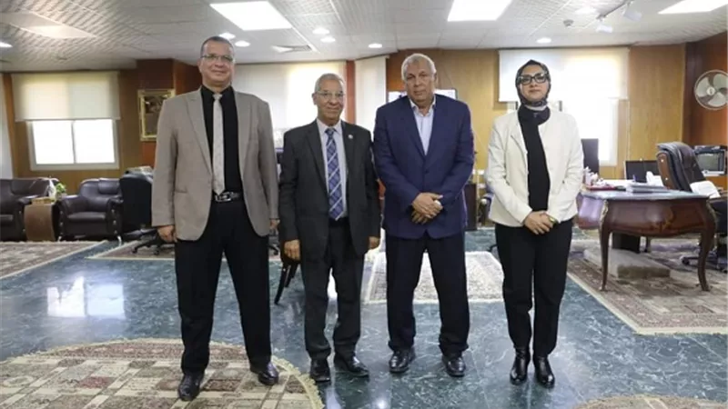 محافظ الوادى الجديد يبحث اقامة مؤتمر 