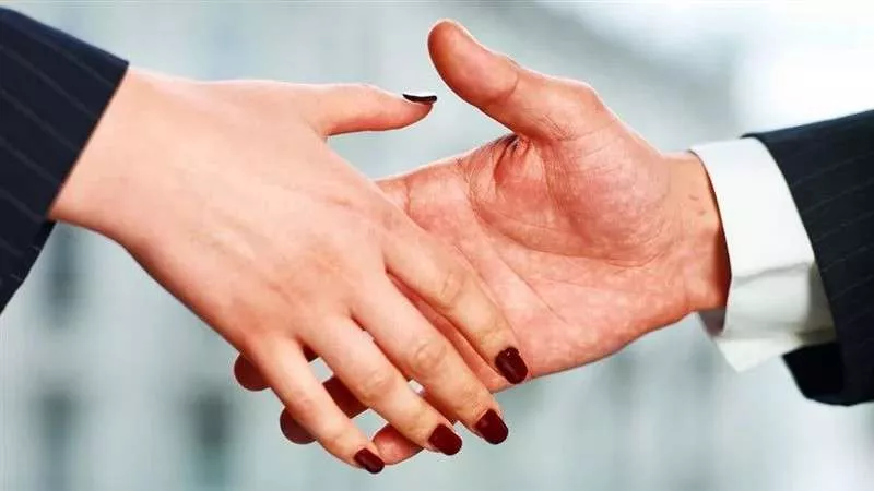 ما يجوز للمرأة كشفه من جسمها أمام محارمها؟.. أمينة الفتوى توضح