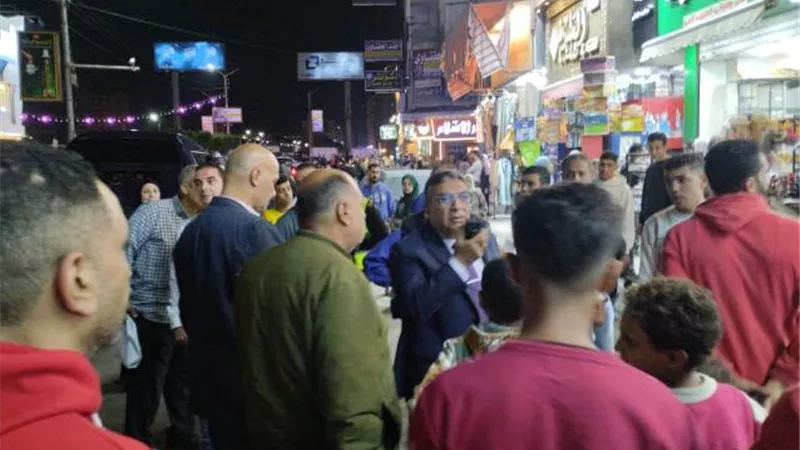 محافظ الدقهلية يقود حملة ليلية لإزالة الإشغالات بالمنصورة