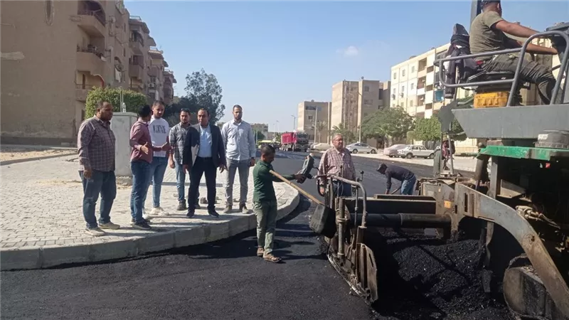 رئيس جهاز 15 مايو يتفقد أعمال رفع كفاءة الطرق والأحياء السكنية