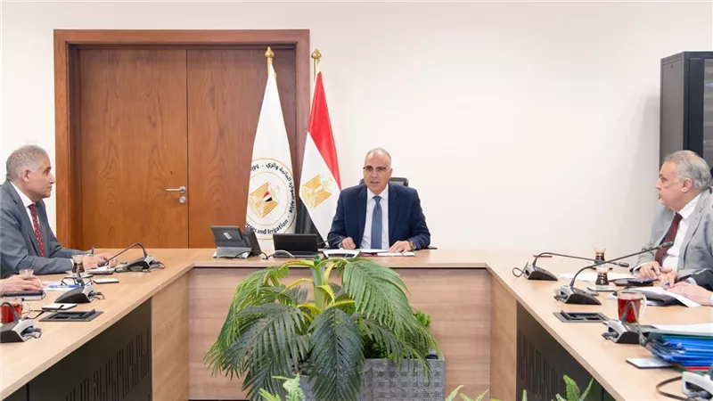 وزير الري يستعرض ما تحقق من إنجازات وأعمال خلال الفترة الماضية