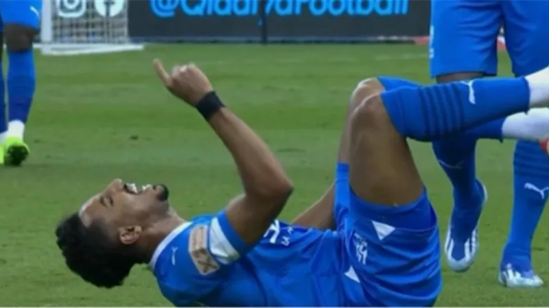 تفاصيل إصابة سالم الدوسري ومدة غيابه عن صفوف الهلال