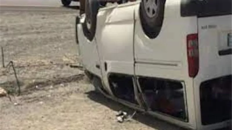 إصابة 6 إثر انقلاب ميكروباص بالطريق الإقليمى